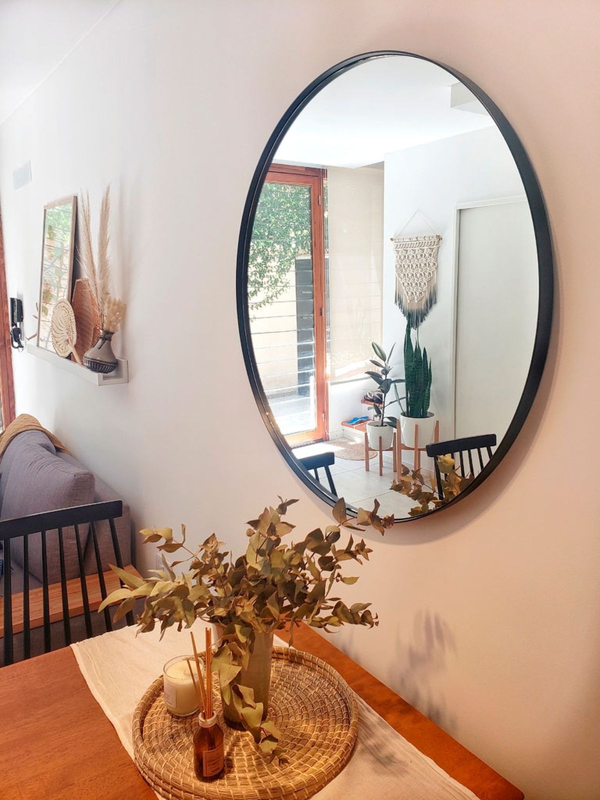 Eliminá las manchas de los espejos con vinagre. Eliminá las manchas de los espejos con vinagre.