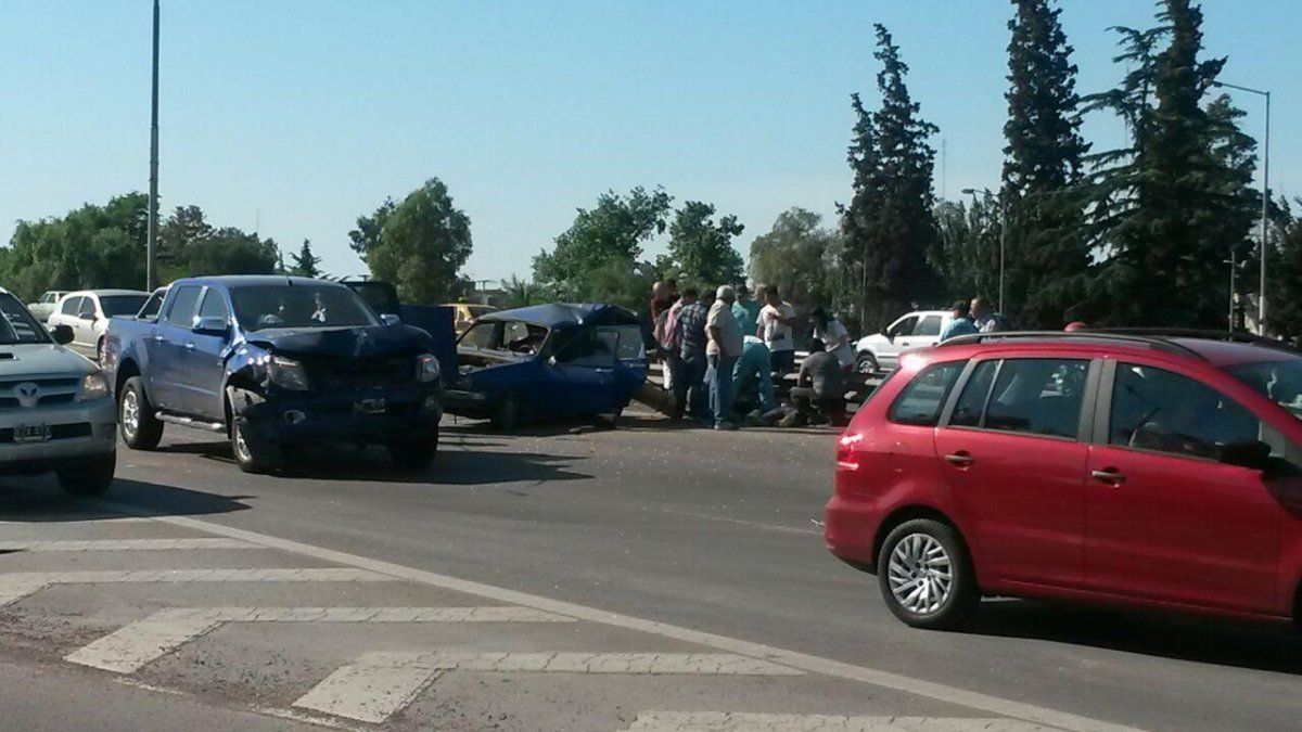 Accidente con varios heridos en el Acceso Este a la altura del shopping