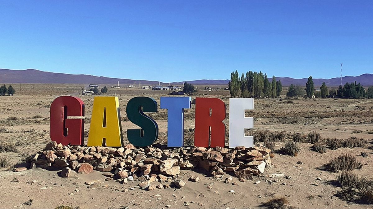El cartel de ingreso al pueblo de Gastre. El cartel de ingreso al pueblo de Gastre.