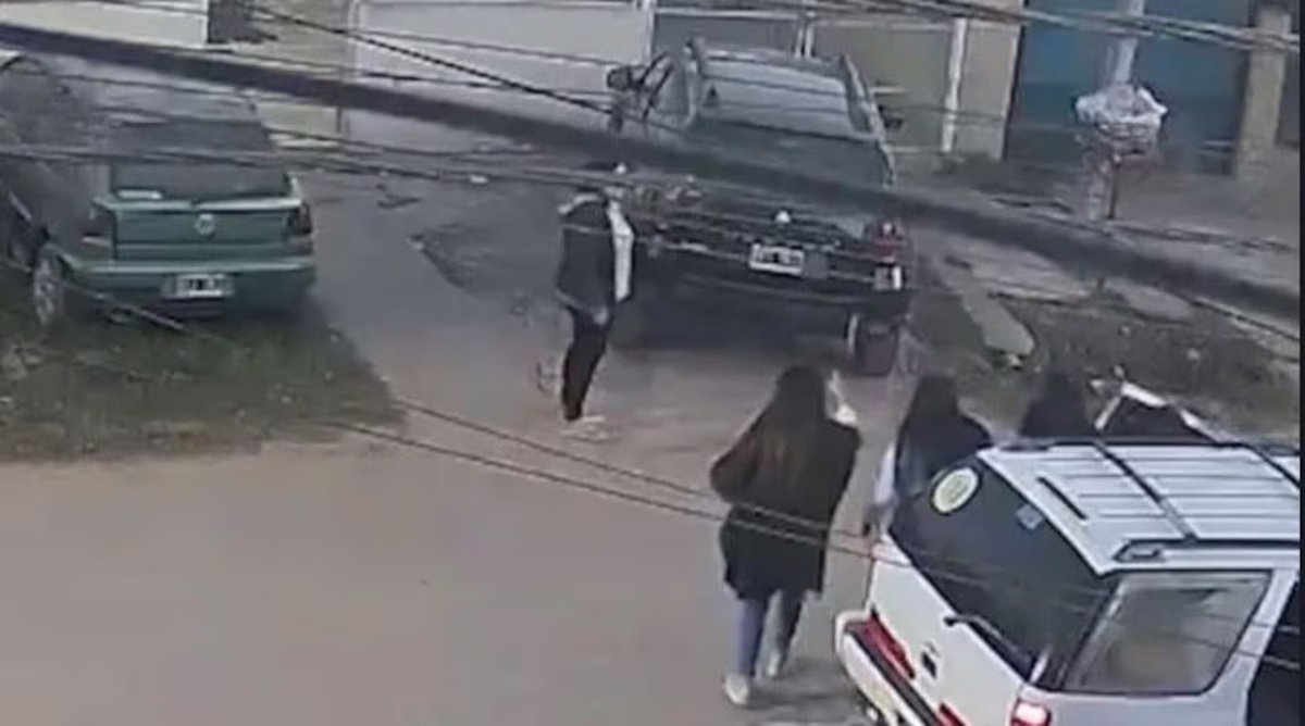 Una nena de 12 años se encuentra internada en estado crítico luego de haber sufrido un ataque sexual en manada. Una nena de 12 años se encuentra internada en estado crítico luego de haber sufrido un ataque sexual en manada.