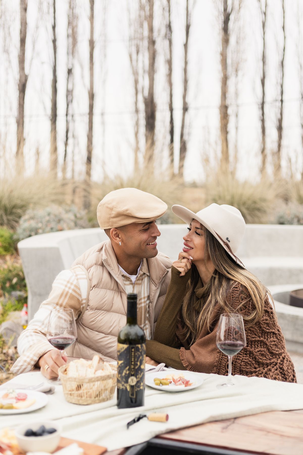 Lautaro Mart&iacute;nez y Agustina Gandolfo se sumaron al proyecto de Coco que ya cuenta con vinos de Cittanina y ahora abri&oacute; el restaurante.