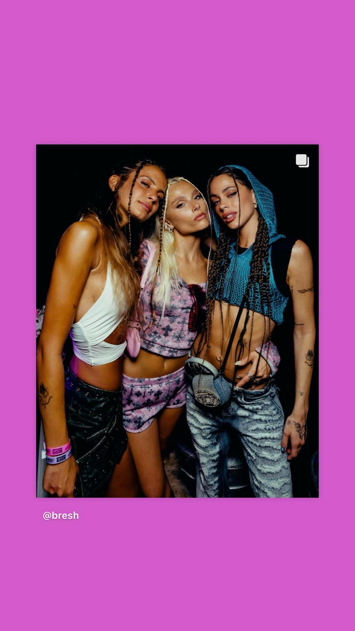 A lo Pampita, Tini Stoessel se suma a los jeans customizados y explota Madrid. A lo Pampita, Tini Stoessel se suma a los jeans customizados y explota Madrid.