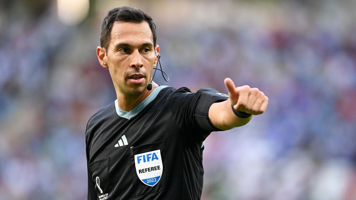 Facundo Tello dirigirá el clásico platense entre Gimnasia y Estudiantes. Facundo Tello dirigirá el clásico platense entre Gimnasia y Estudiantes.