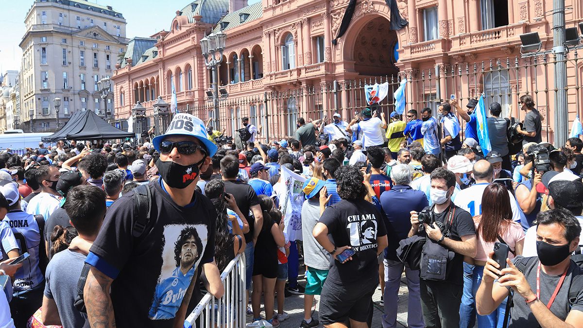 Los incidentes que ocurrieron en las inmediaciones de la Plaza de Mayo precipitó el final de la despedida del Diez 