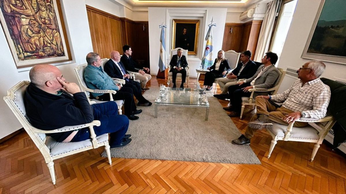 Alfredo Cornejo se reunió con dirigentes de las tres cámaras empresariales del Sur.