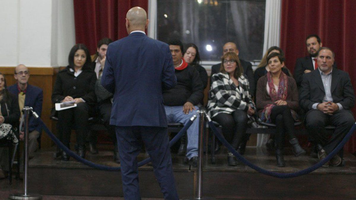 Según el Gobierno, este proyecto de reforma del Código Procesal Penal garantiza coherencia con el juicio por jurados. Según el Gobierno, este proyecto de reforma del Código Procesal Penal garantiza coherencia con el juicio por jurados.