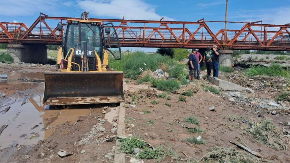 Las máquinas trabajaron a full en la zona del río Diamante.