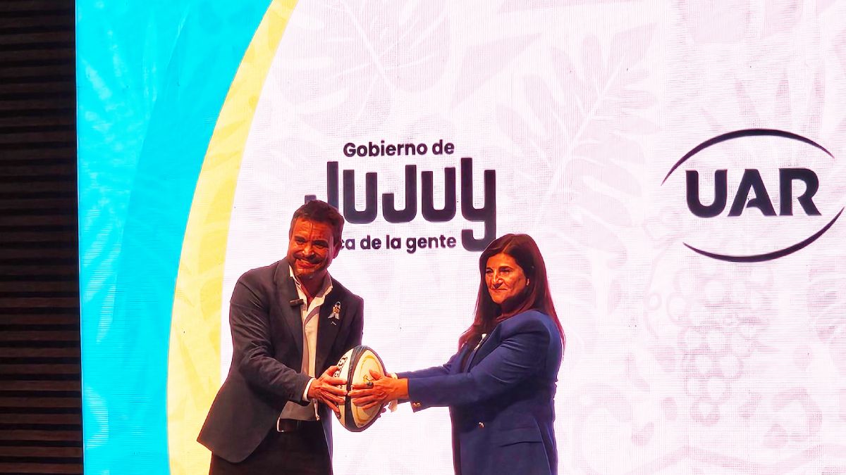 La presidenta del Ente Mendoza Turismo -EMETUR-, Gabriela Testa, junto a su par jujeño Diógenes de Urquiza en la presentación de los test matches de Los Pumas con los Wallabies. La presidenta del Ente Mendoza Turismo -EMETUR-, Gabriela Testa, junto a su par jujeño Diógenes de Urquiza en la presentación de los test matches de Los Pumas con los Wallabies.