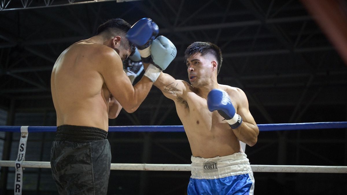 Gonzalo Fassola trabajó muy bien los golpes rectos y pudo filtrar los envíos en la guardia pasiva de Villarreal. Gonzalo Fassola trabajó muy bien los golpes rectos y pudo filtrar los envíos en la guardia pasiva de Villarreal.