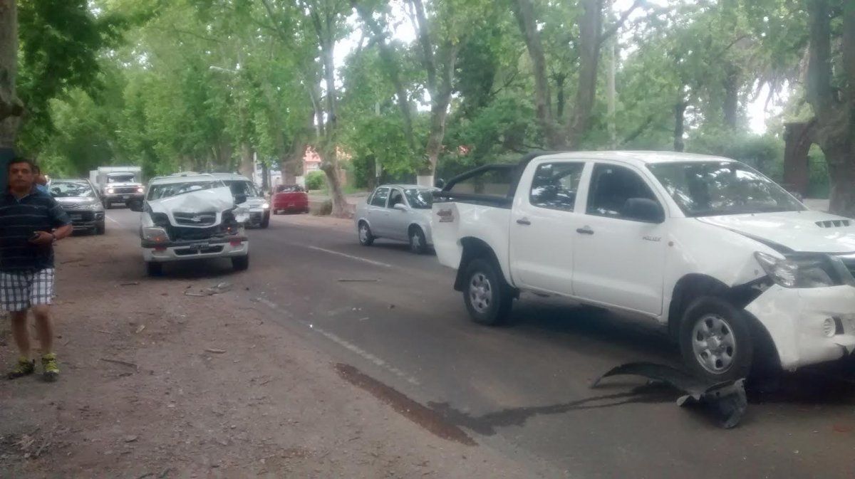 Triple choque en cadena frente a la bodega Suter