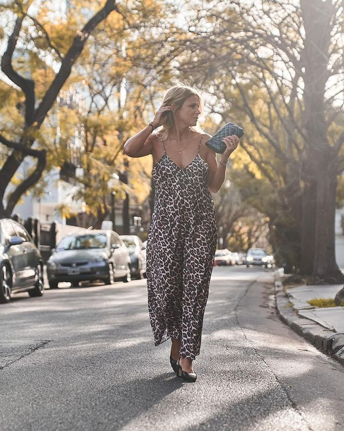 Desde la calle, Flavia Palmiero pasea en slip dress y confrma que es la reina del estilo lencero. Desde la calle, Flavia Palmiero pasea en slip dress y confrma que es la reina del estilo lencero.
