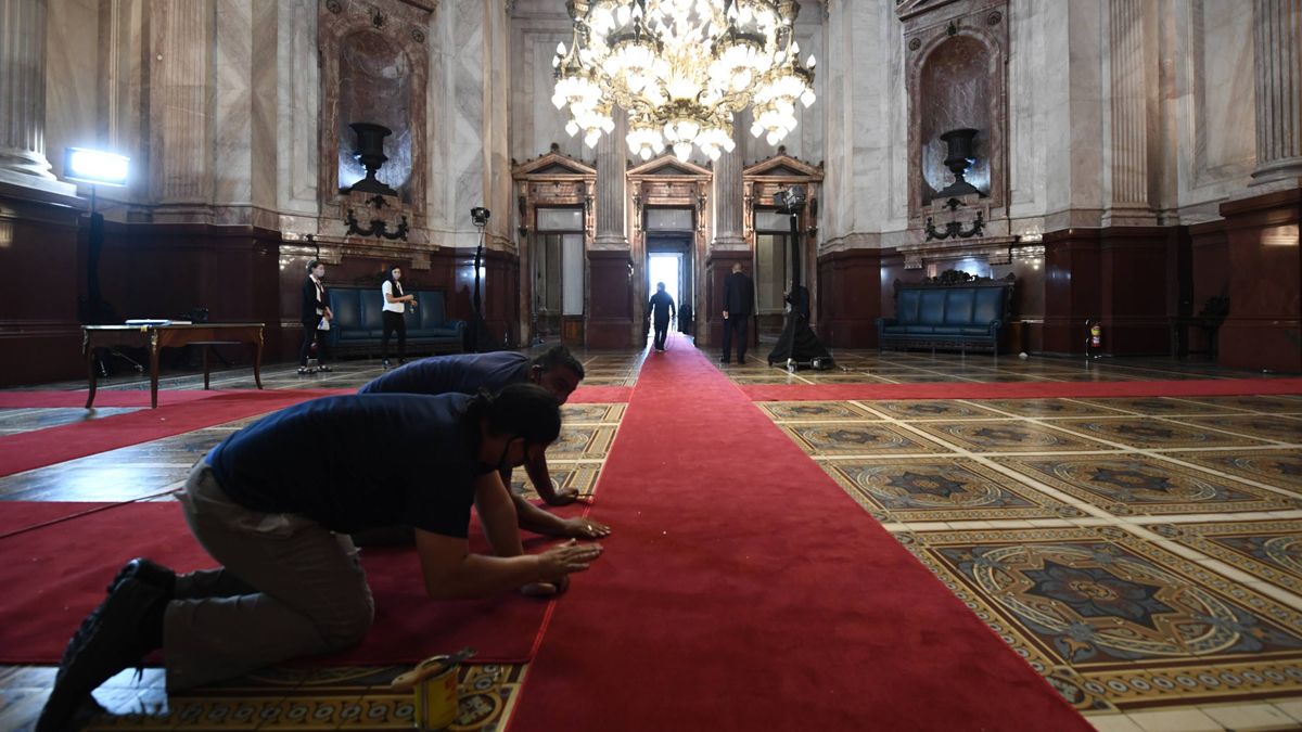 Puesta a punto de la alfombra roja.