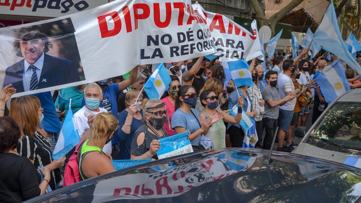Uno de los políticos atacados en Mendoza fue el diputado nacional José Luis Ramón, acusado de traidor. (Foto: Martín Pravata/Diario UNO)&nbsp;