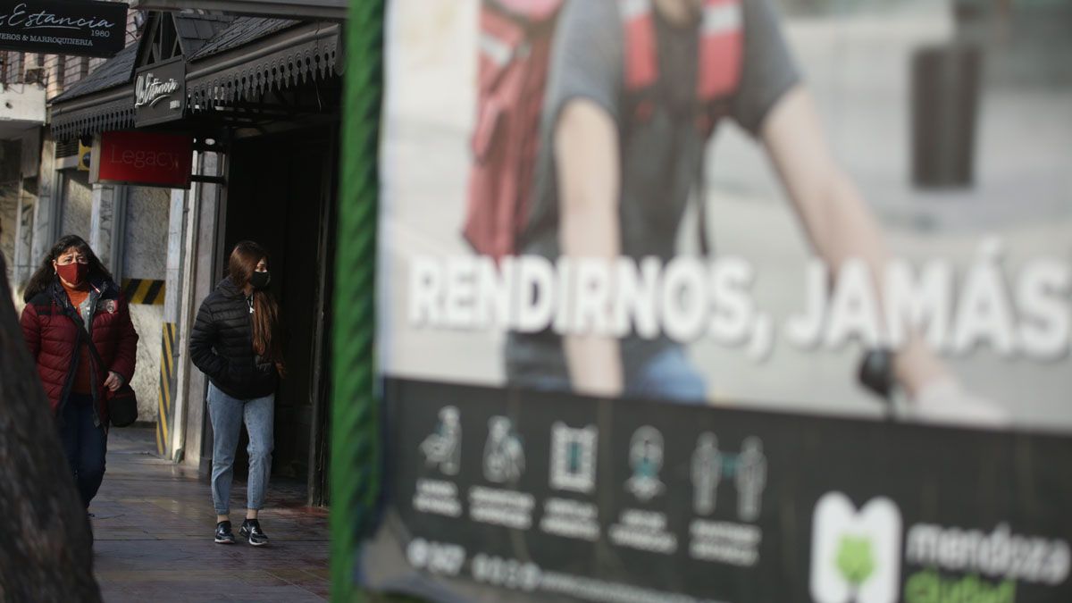 Covid en Mendoza: menos muertos pero leve ascenso de los contagios en una semana