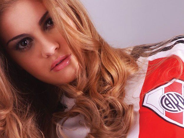 Karen Walker, la modelo más exuberante de River, gozó con el triunfo del Millo ante Boca
