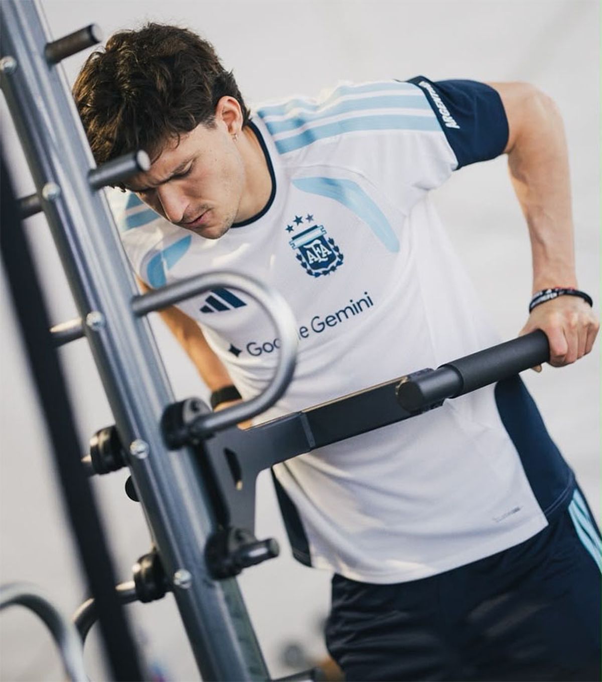 Julián Álvarez se recupera de una lesión.