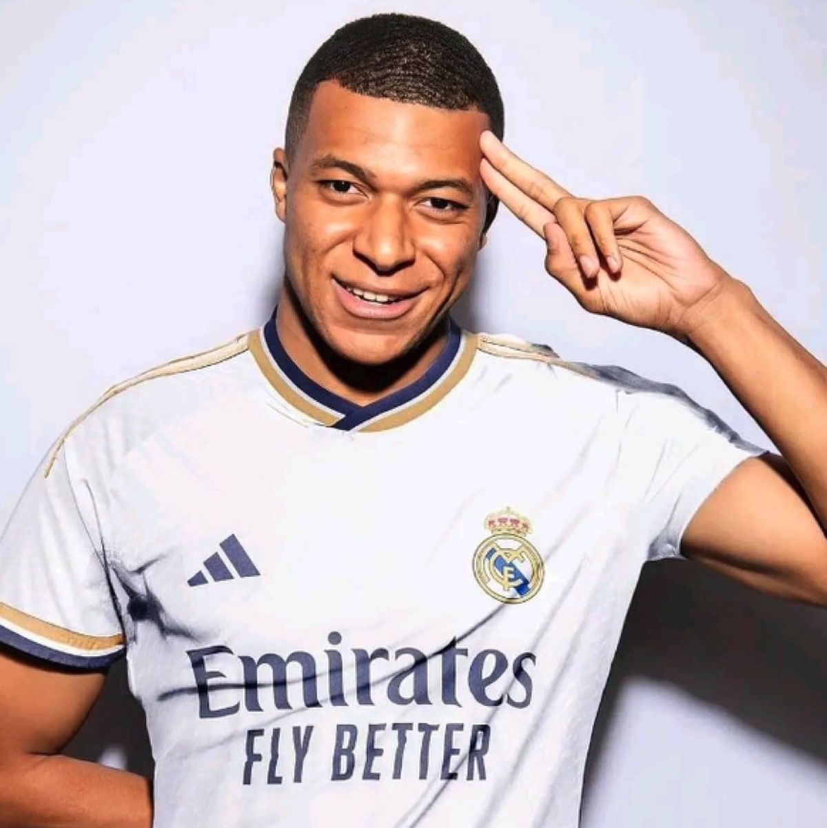 Mbapppé es nuevo jugador del Real Madrid. Mbapppé es nuevo jugador del Real Madrid.