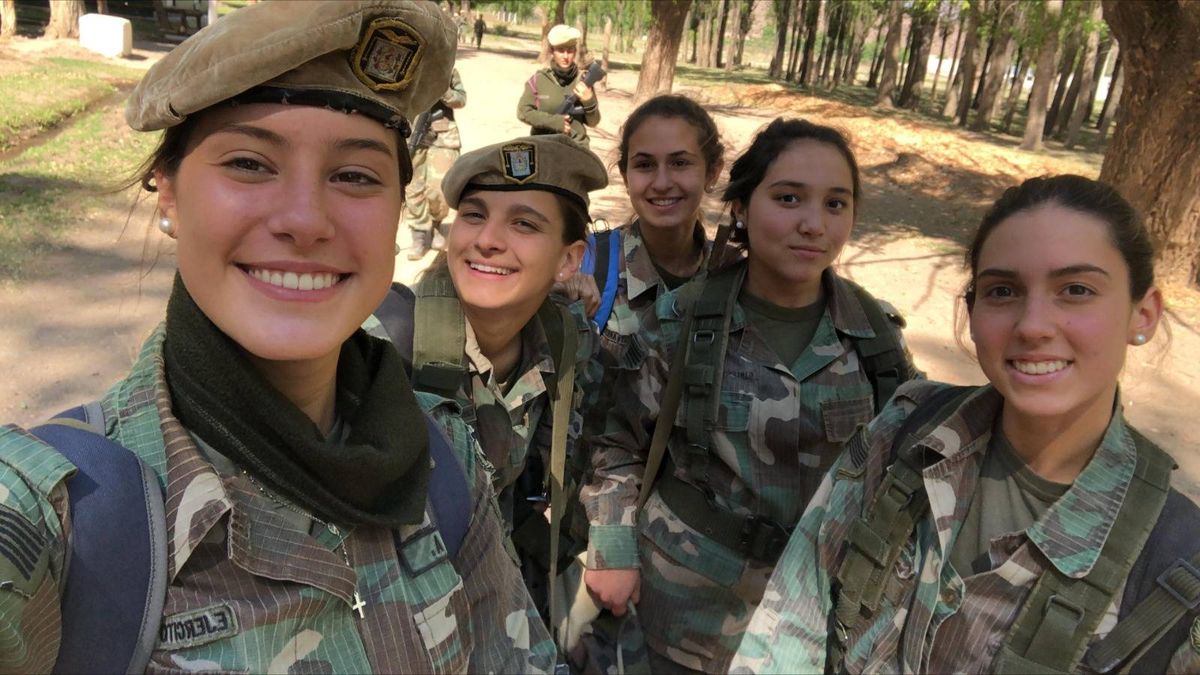 Alejandrina Funes, reina de Las Heras: subteniente de Reserva del ...