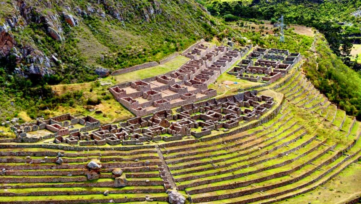 Se cree que las ruinas de Machu Picchu, una ciudad de 500 años de antigüedad en lo alto de las montañas de los andes de Perú, no se llaman así realmente, sino que se identifican como “Patallaqta”. Se cree que las ruinas de Machu Picchu, una ciudad de 500 años de antigüedad en lo alto de las montañas de los andes de Perú, no se llaman así realmente, sino que se identifican como “Patallaqta”.