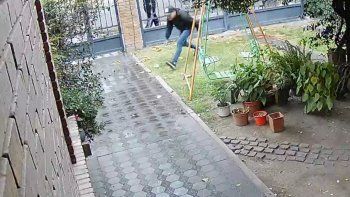 Videos y fotos: en una hora desvalijaron una casa en Guaymallén y se llevaron casi $6 millones