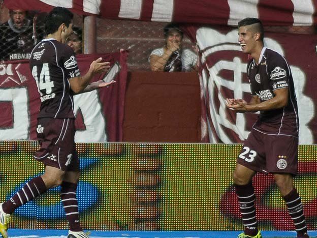 Lanús se recuperó y privó de la punta a Vélez