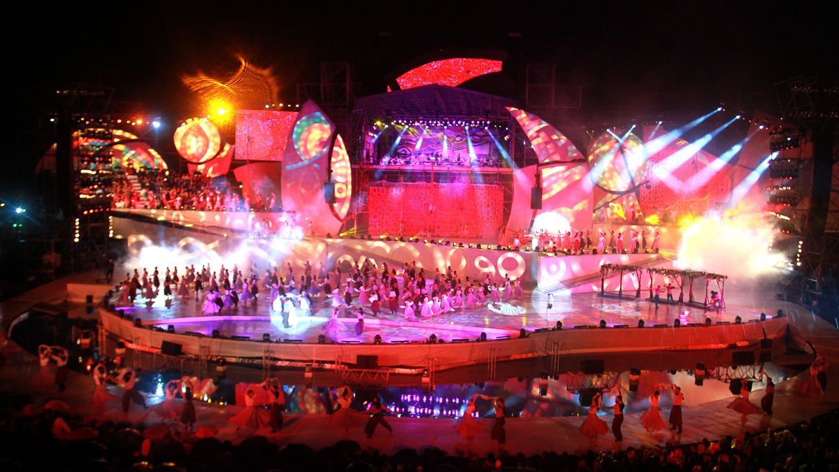 La idea de hacer en 1936 la primera Fiesta de la Vendimia la trajeron Guillermo Cano y Frank Romero Day luego de un viaje por las zonas vitivinícolas de Italia.