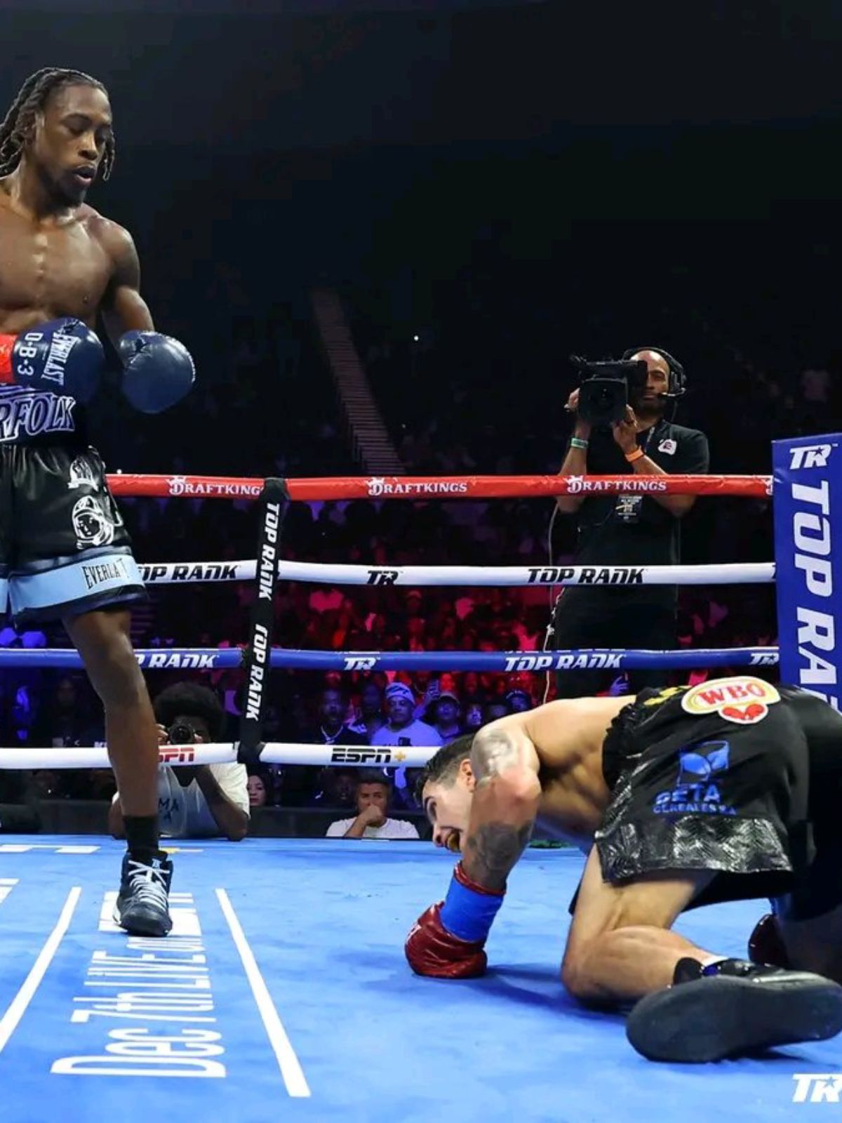 Gustavo Lemos fue vapuleado en la presentación en el boxeo internacional y desperdició la chance de ser aspirante al título mundial de peso ligero de la FIB. Gustavo Lemos fue vapuleado en la presentación en el boxeo internacional y desperdició la chance de ser aspirante al título mundial de peso ligero de la FIB.