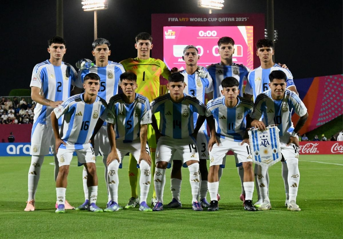 El equipo titular de la Selección argentina que debutó y ganó.