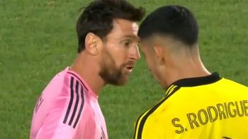 Volvieron a cruzarse: Messi tuvo un nuevo enfrentamiento con un jugador de Columbus Crew Volvieron a cruzarse: Messi tuvo un nuevo enfrentamiento con un jugador de Columbus Crew