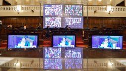 Sin vallas de seguridad y por videoconferencia