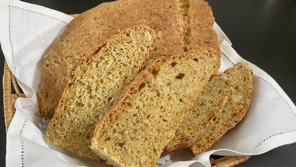 El pan de zanahoria se prepara con harina integral y yogur. El pan de zanahoria se prepara con harina integral y yogur.