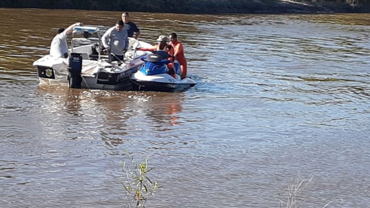 La dolescente de 13 años y su hermanito de 11 ingresaron al arroyo para nadar, en Entre Ríos, y tras unos minutos no volvieron a ser vistos por sus familiares