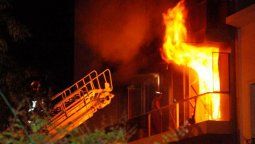 Decidió quemar las cartas de amor de su ex novio pero terminó incendiando su casa