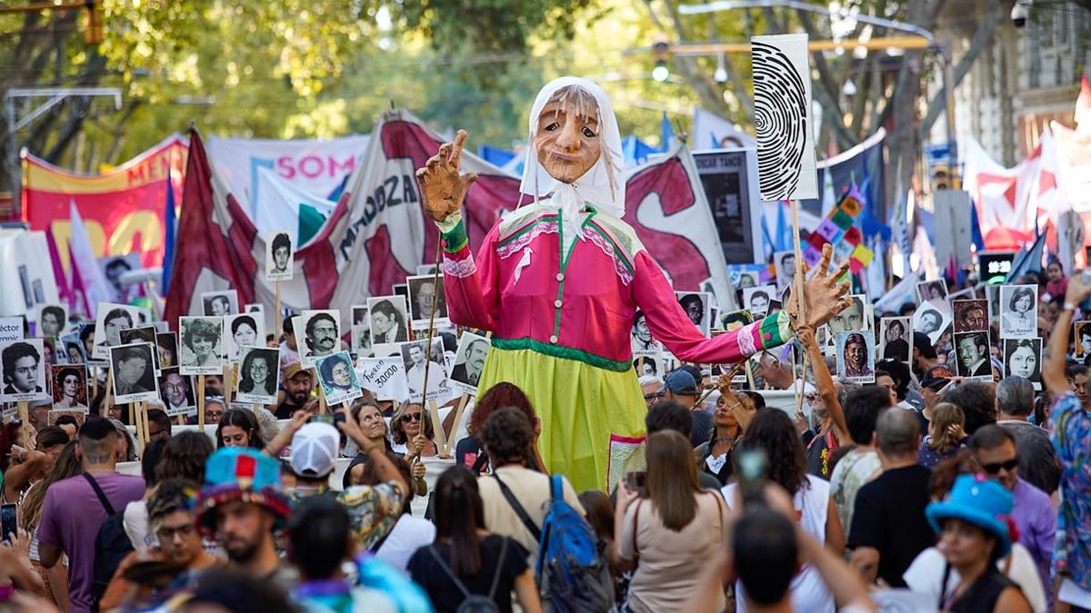 Día de la Memoria en Mendoza. (Foto Axel Lloret/UNO). Día de la Memoria en Mendoza. (Foto Axel Lloret/UNO).