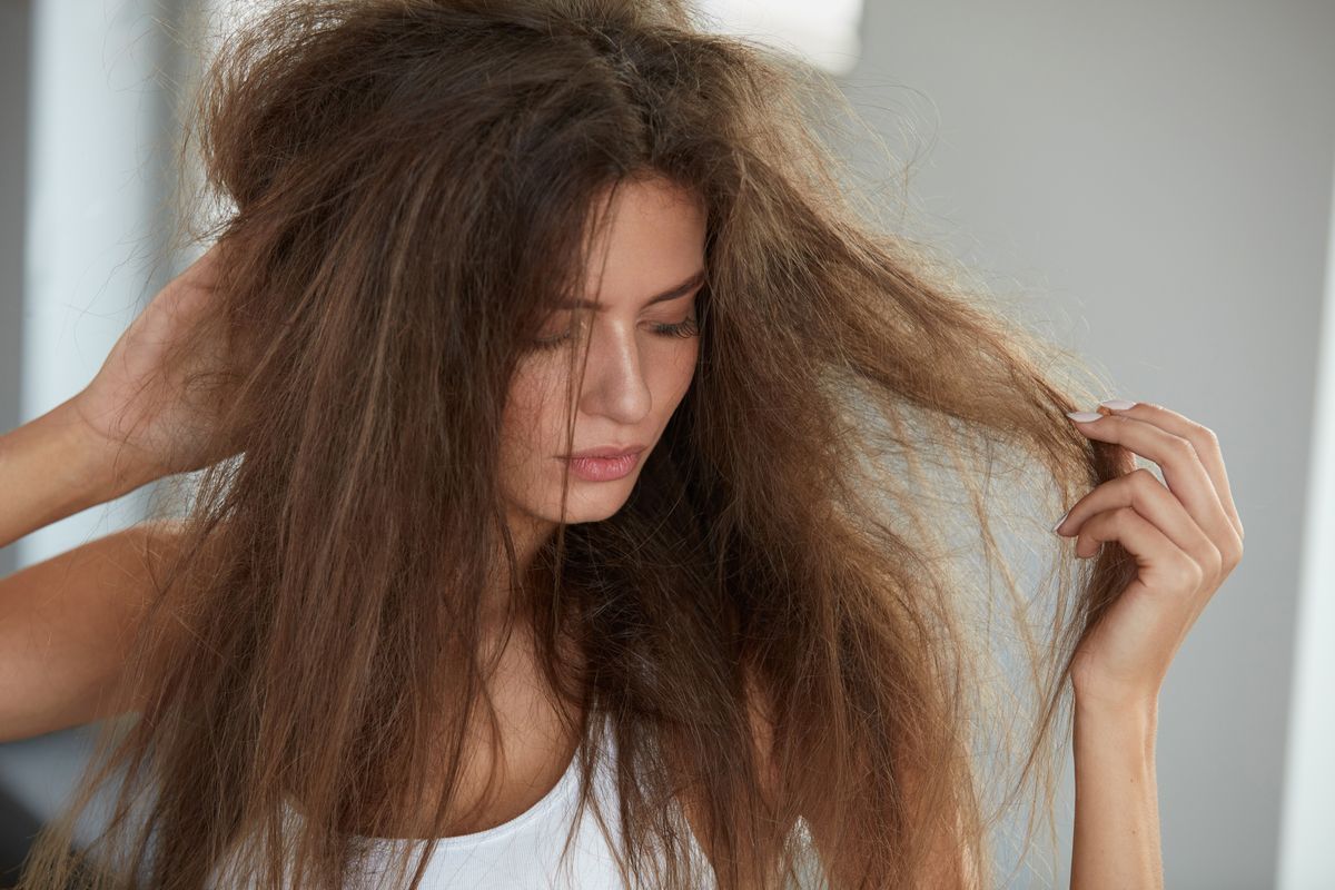 Consigue un pelo sano y sin frizz aplicando esta mascarilla casera. Imagen: Freepik