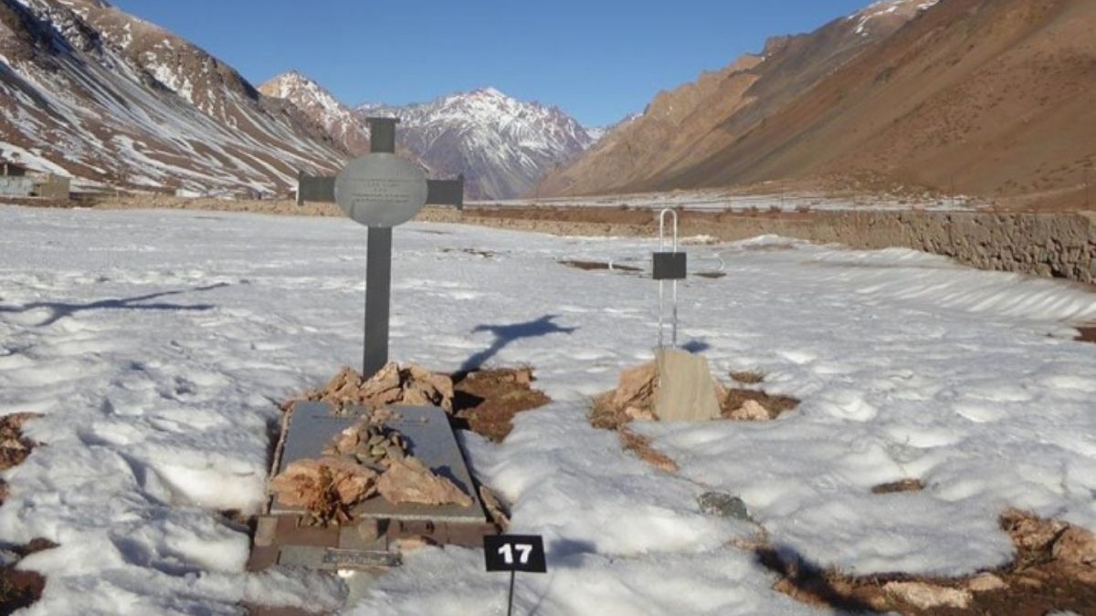 Cementerio de los andinistas. Fuente: mendozaturismo.com.ar Cementerio de los andinistas. Fuente: mendozaturismo.com.ar