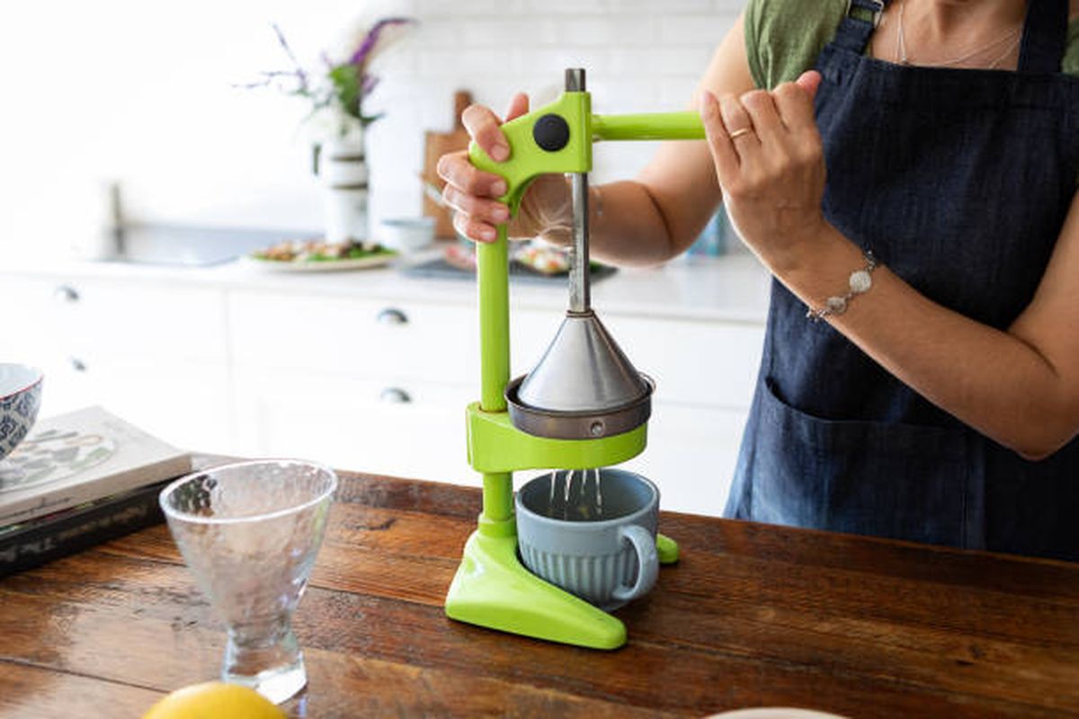 El exprimidor de frutas es un elemento de cocina que nadie necesita. El exprimidor de frutas es un elemento de cocina que nadie necesita.