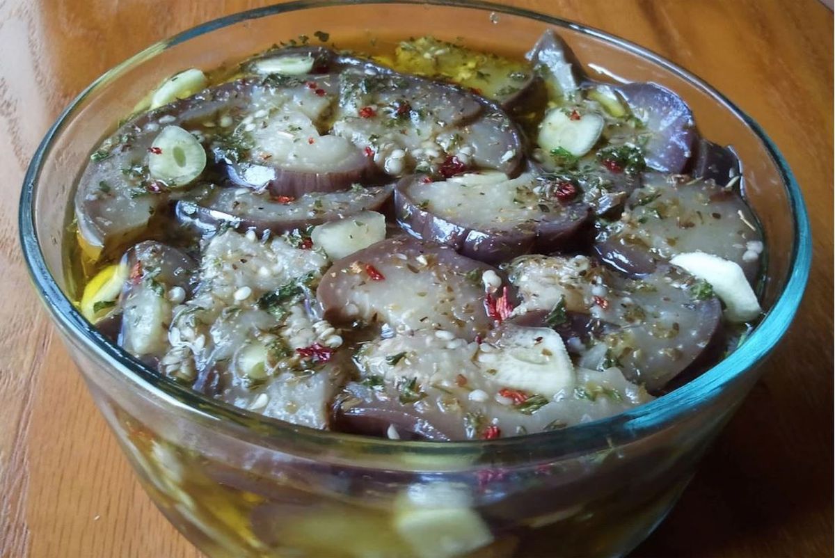 Ricas y económicas. Berenjenas al escabeche, ideales para la mesa navideña y de Año Nuevo. Ricas y económicas. Berenjenas al escabeche, ideales para la mesa navideña y de Año Nuevo.