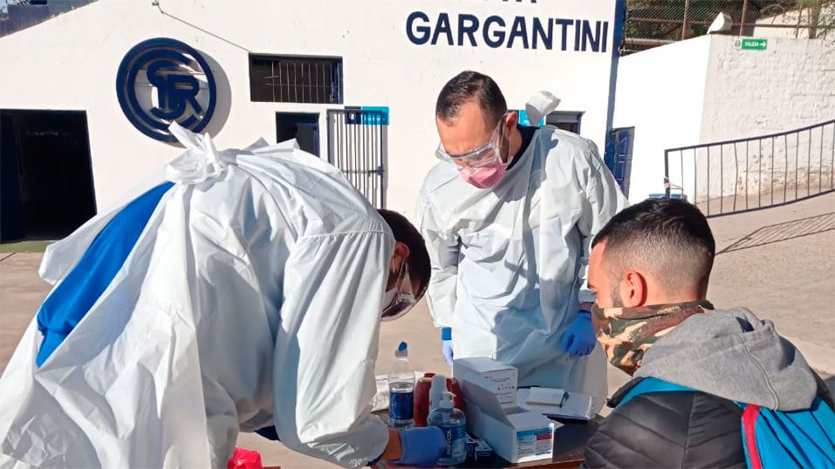 Independiente Rivadavia comenzó con los hisopados