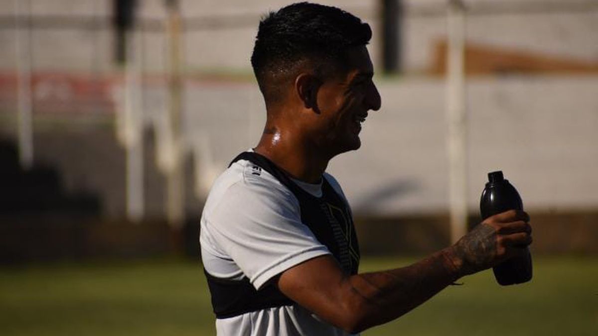 Fernando Chiche Cortés quiere quedarse en Gimnasia y Esgrima.