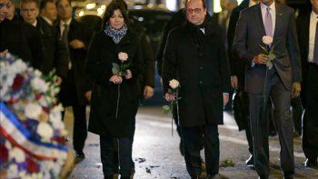 Obama fue a Le Bataclan a rendir tributo a las víctimas de la masacre de París