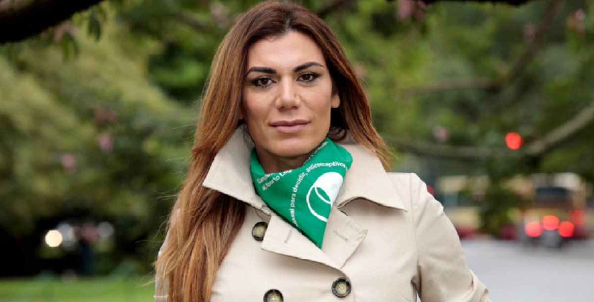 Flor de la V quiere involucrarse en la política