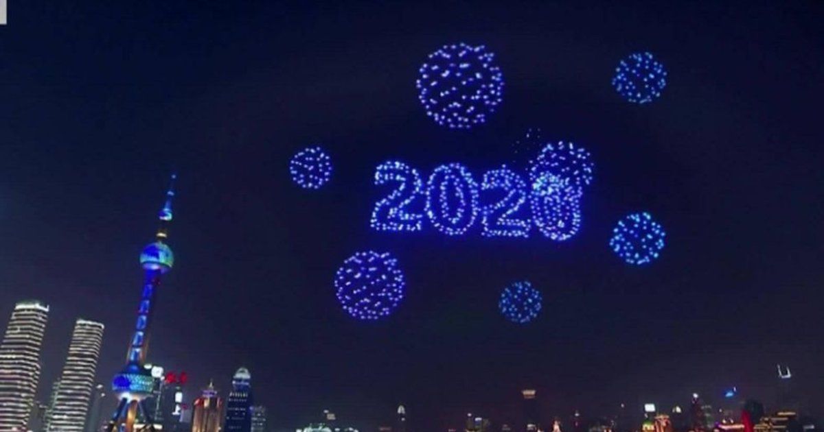 En la ciudad de Shangái, China, ya reemplazaron los shows de fuegos artificiales por drones. En la ciudad de Shangái, China, ya reemplazaron los shows de fuegos artificiales por drones. 