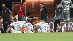 Santos le dijo no al vestuario xeneize en el entretiempo