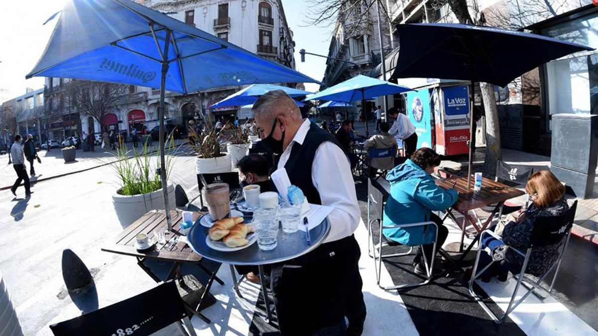 En Córdoba no restringirán la circulación por la segunda ola de coronavirus.