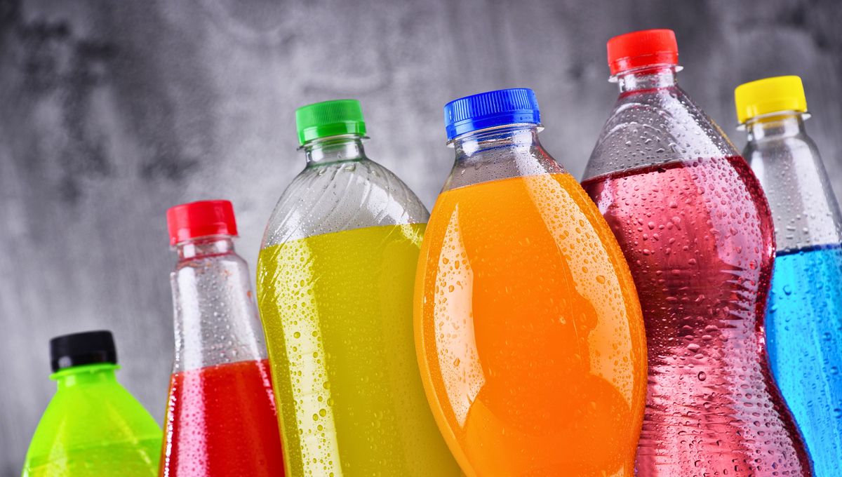 También puedes enfriar las gaseosas con hielo en un balde o la heladera. También puedes enfriar las gaseosas con hielo en un balde o la heladera. 