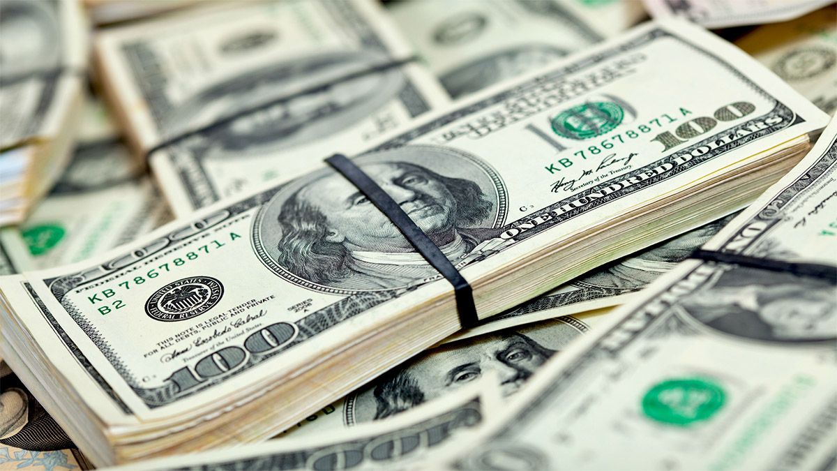 Bancos podrán ofrecer plazos fijos en pesos atados a la evolución del dólar