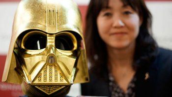 Darth Vader tiene una réplica de oro en Japón