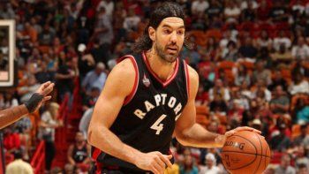 Luis Scola dejó los Toronto Raptors pero seguirá en la NBA