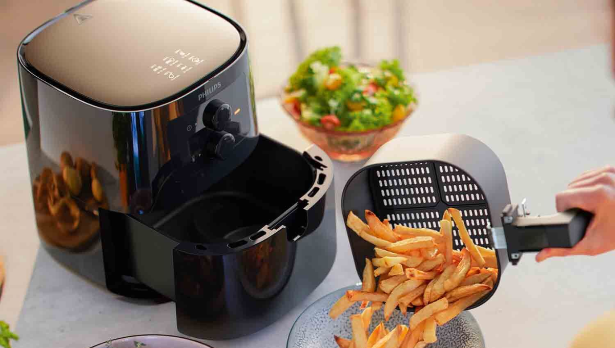El infalible truco casero para eliminar la suciedad y olor desagradable de la freidora de aire